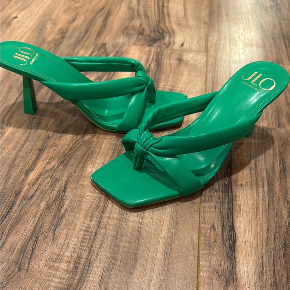 Jennifer Lopez Green Women's Shoes - Picture 2 of 4